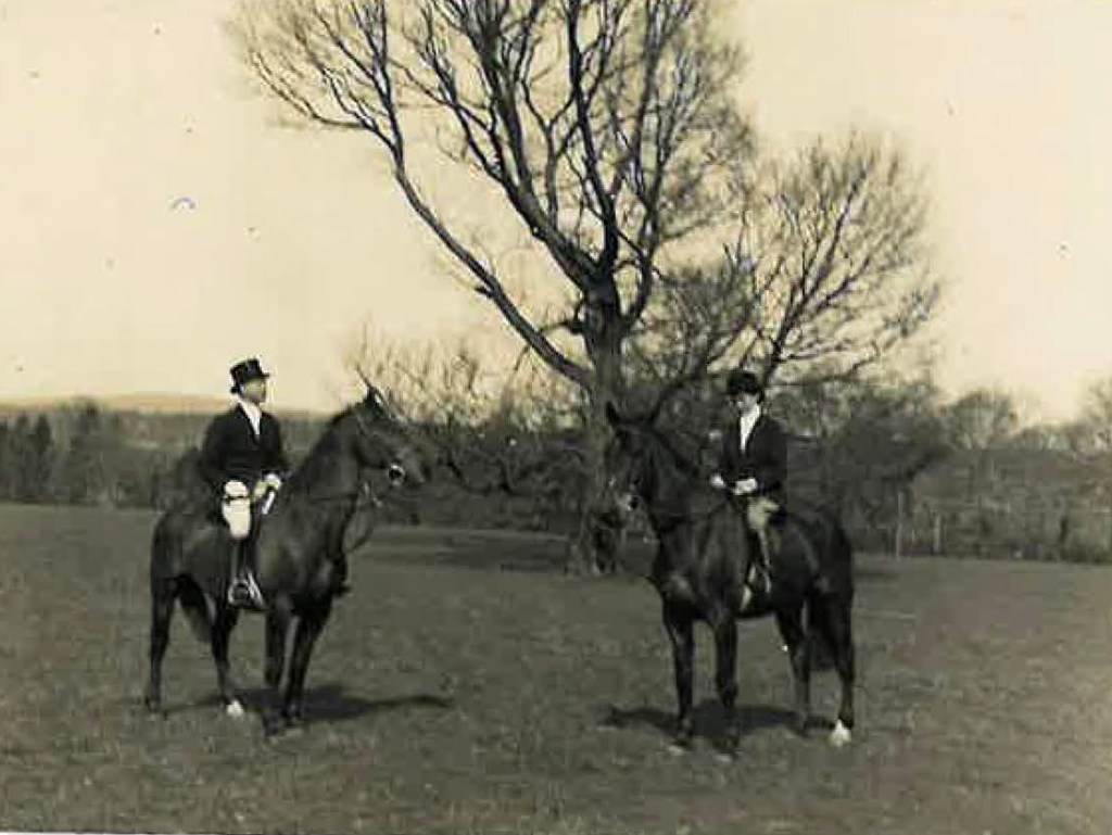 Edward and Gwen Pennefather hunting on horseback, 1939