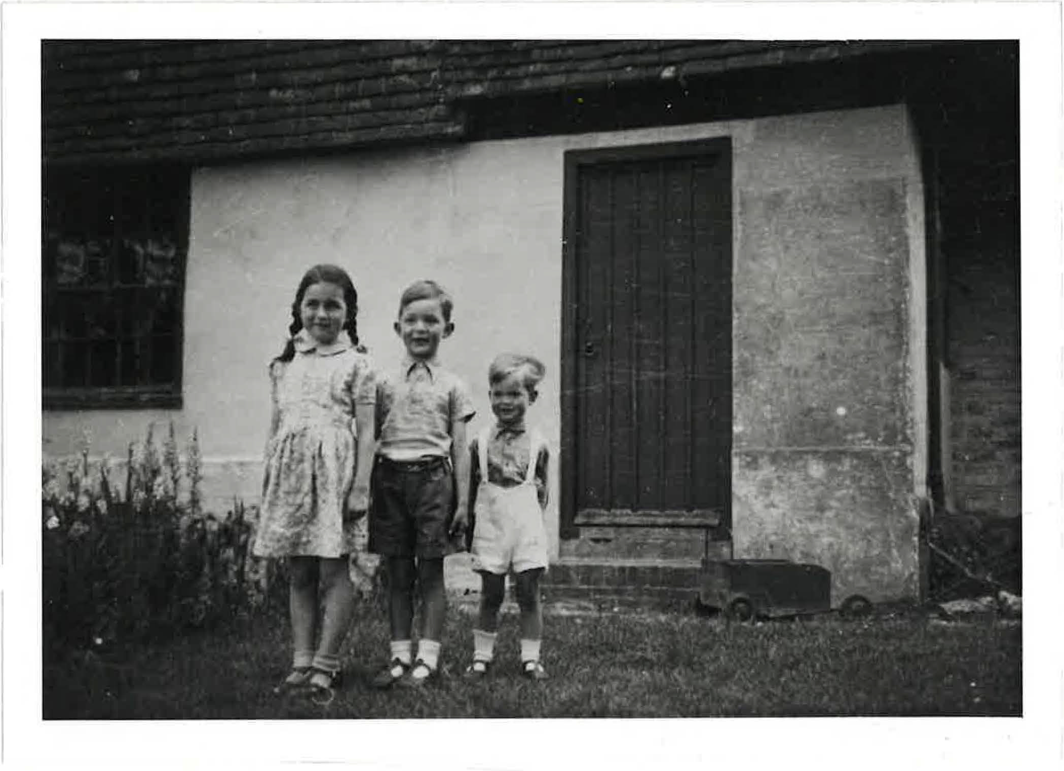 Pam, Peter and Nigel Knight at Brushing House, Kent, circa 1945