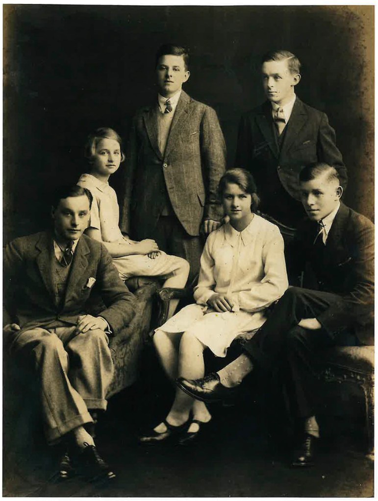 Pennefather siblings: Kingsmill, Gwen, Edward, Ray, Lionel, Aubrey, Circla 1925
