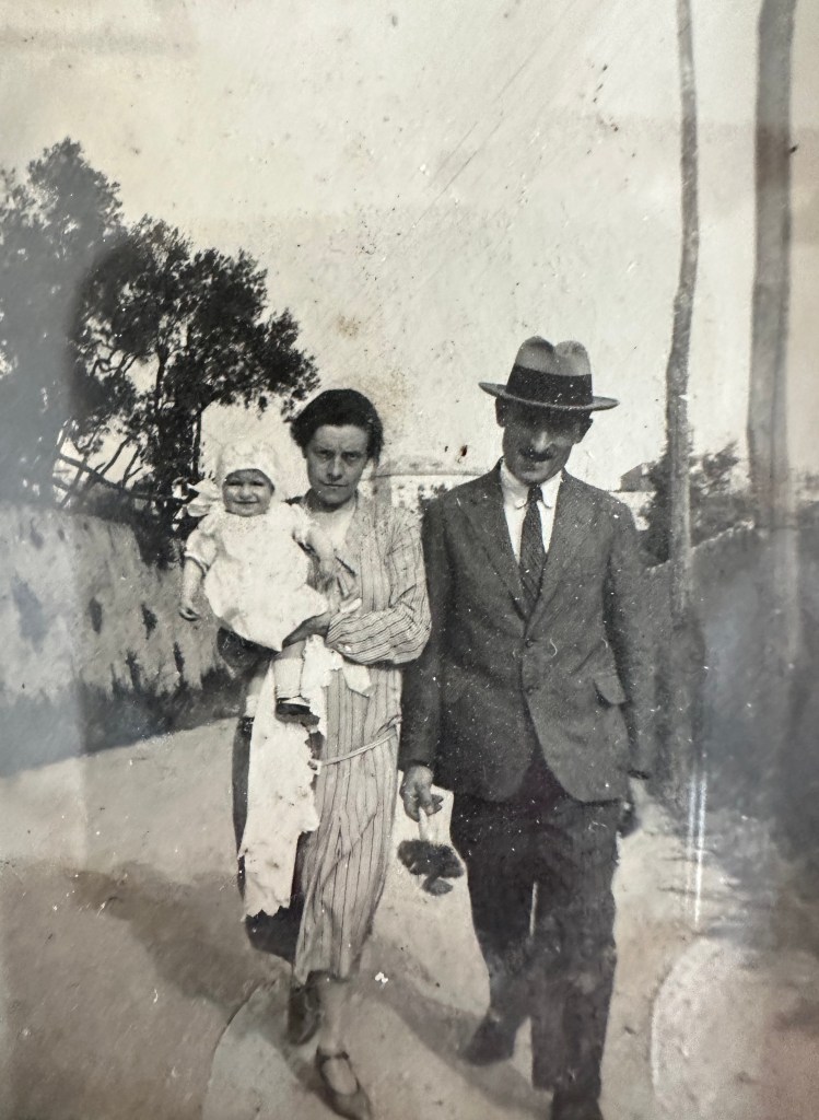 Giovanni Busetto and Rosa Caviglia with their daughter, my grandmother, Elda Scotto Busetto